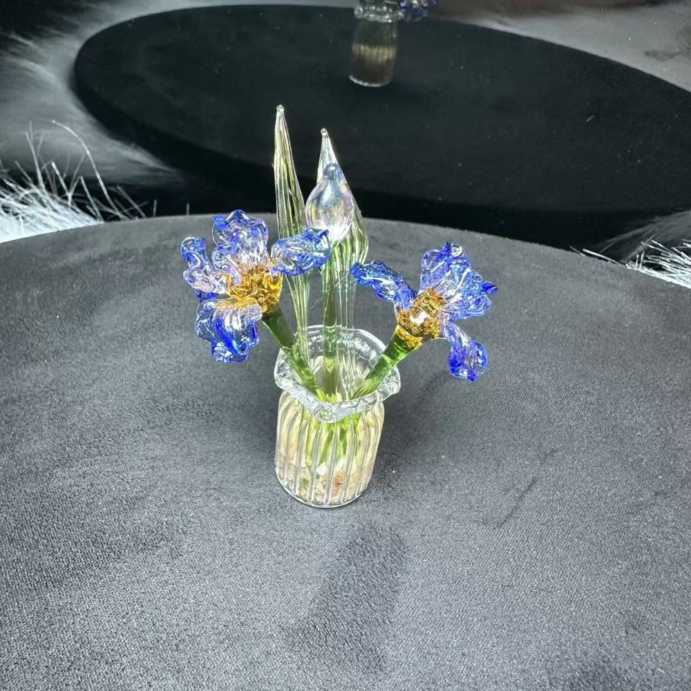 قطعة واحدة من تحفة فنية زجاجية - مراجعة Plant Desk Mini وسعره